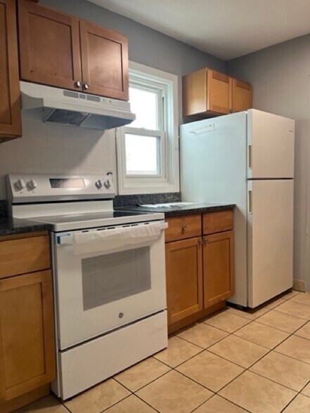 Building Photo - 386 Summer St