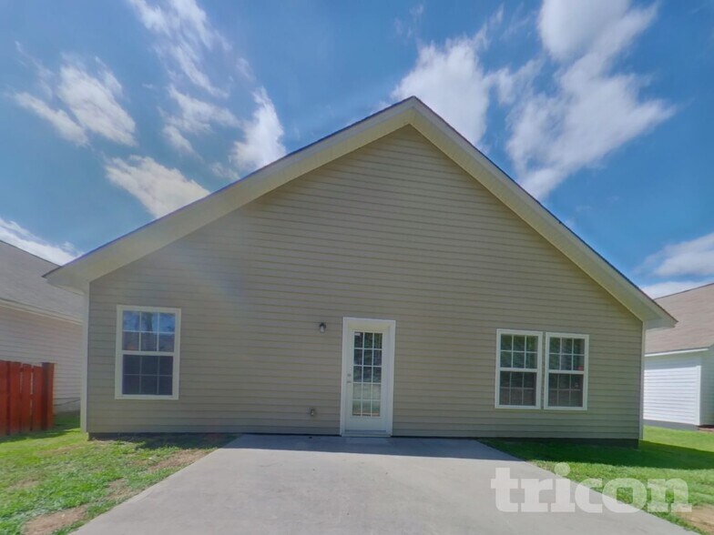 Building Photo - 109 Chatham Trace