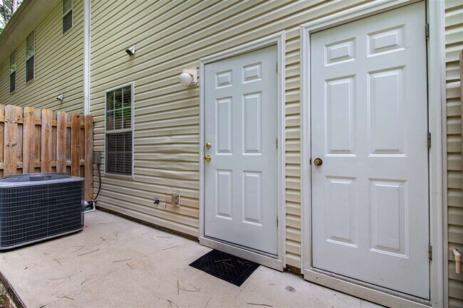 Building Photo - 2738 W Tharpe St