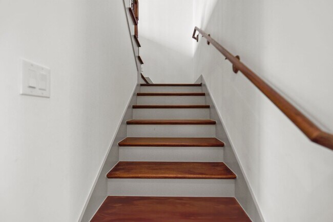 Building Photo - Timeless Elegance in Oak Forest: A Stylish...