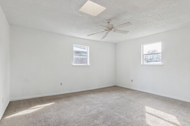 Building Photo - 10815 Cypresswood Dr