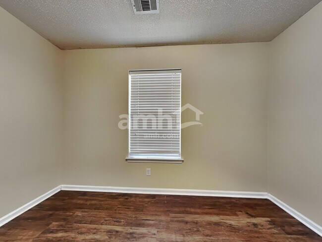 Building Photo - 34 Willow Lakes Dr