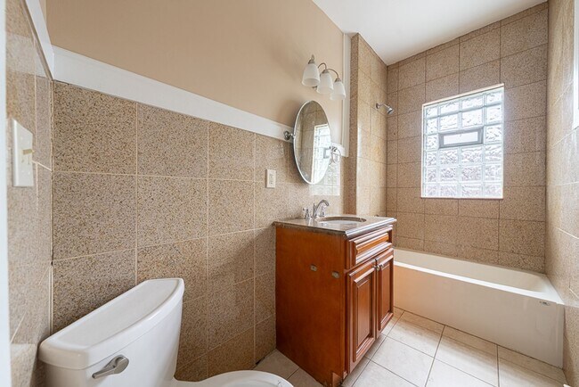 Building Photo - Convenience near Coventry