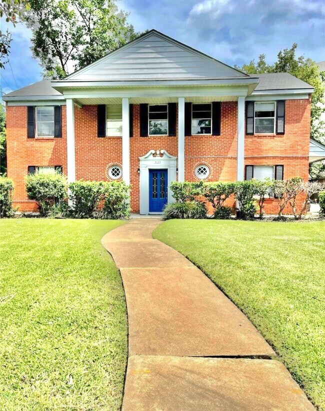 Primary Photo - 2027 Sheridan St