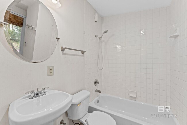 Building Photo - 200 S Hillside Ln