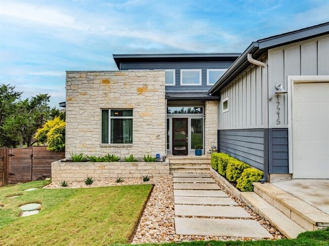 Building Photo - 17215 Oak Cliff Cir