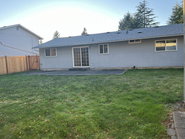Building Photo - Charming 4 bed, 2 bath Lynnwood Home, $3100/mo.