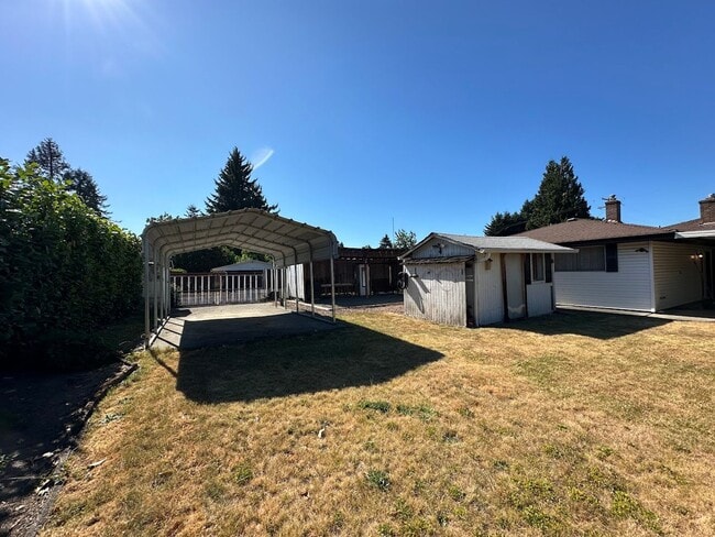 Building Photo - 2 bedroom - Retro Charmer in the Heart of ...