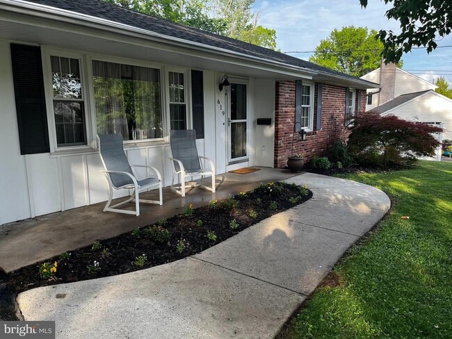 Building Photo - 619 Shadywood Dr