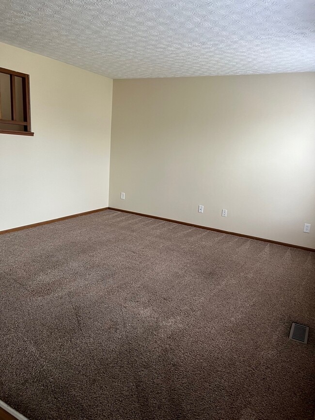 Building Photo - 7190 Feather Ct