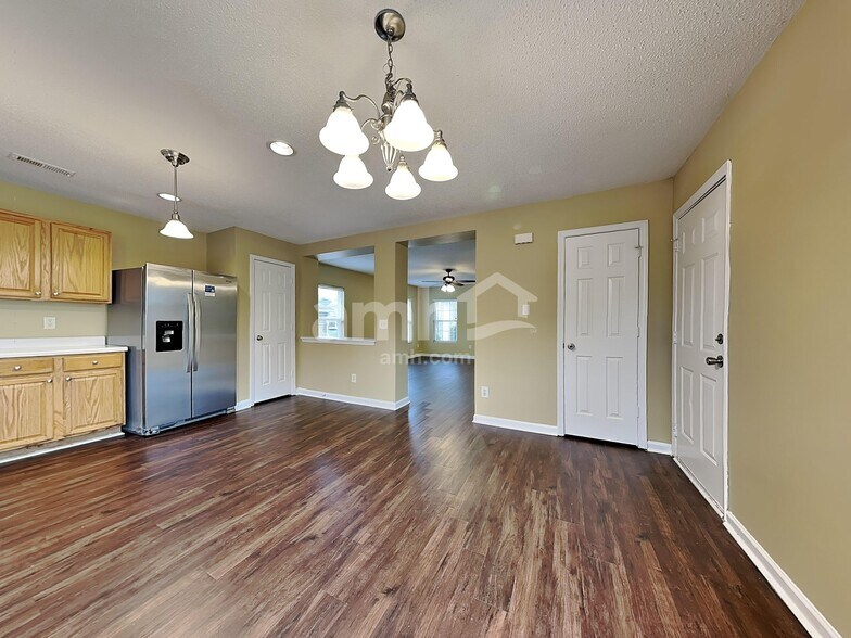 Building Photo - 3779 Marshlane Way