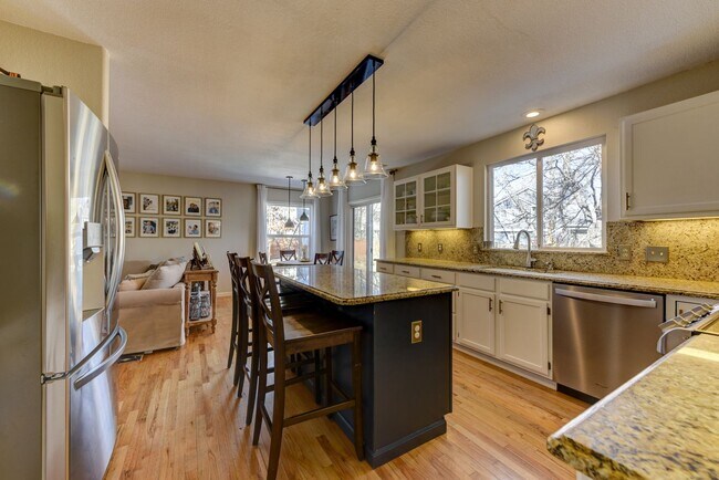 Building Photo - Stunning Upgraded 5BR 4BA Lafayette Home Near Coal Creek Trail & Hwy 287**