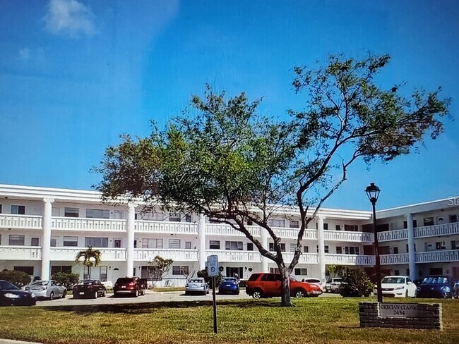 Primary Photo - 2454 Australia Way E