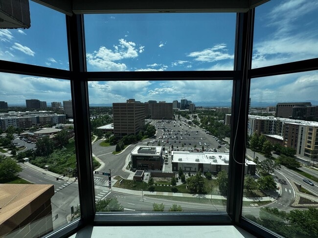 Building Photo - Penterra Plaza Condo with Amazing Panorami...