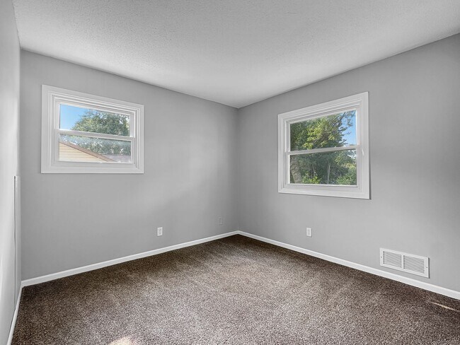 Building Photo - 2814 Woodridge Ln