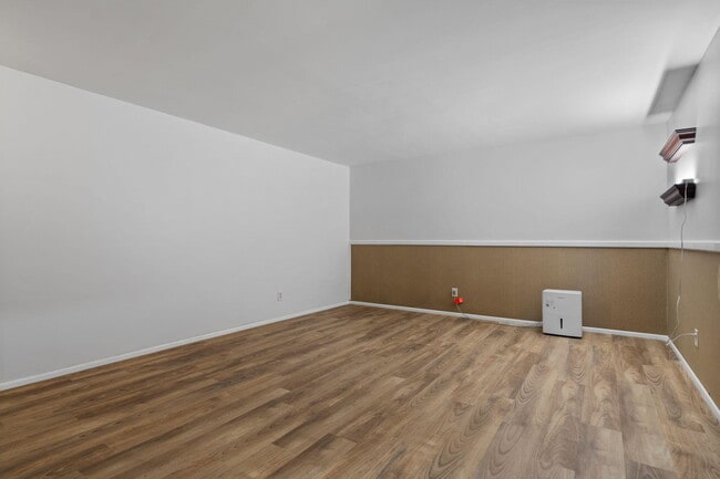 Building Photo - 9434 Neal Rd