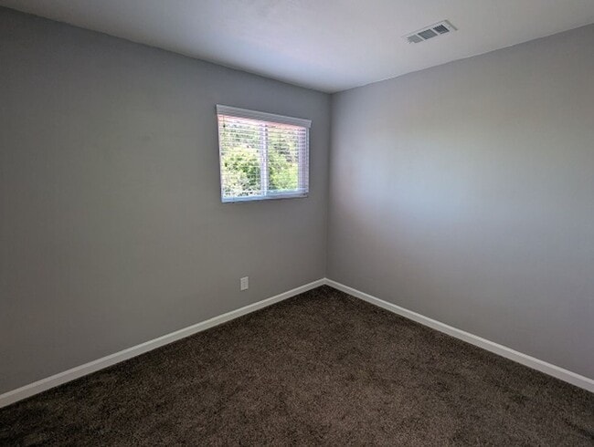 Building Photo - 3 Bedroom - 1 Bath House in San Diego