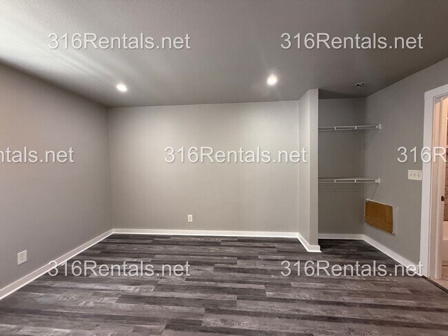 Building Photo - $595 - Available NOW! Beautiful 1 bedroom/ 1 bathroom Duplex