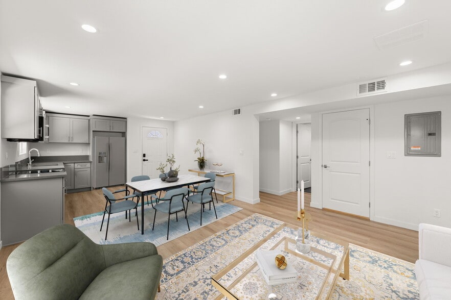 Building Photo - 4700 S Gramercy Pl