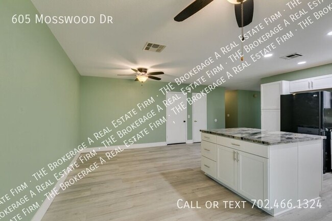 Building Photo - 605 Mosswood Dr