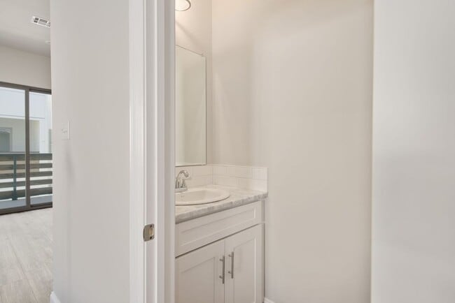 Building Photo - 104 Canvasback Dr