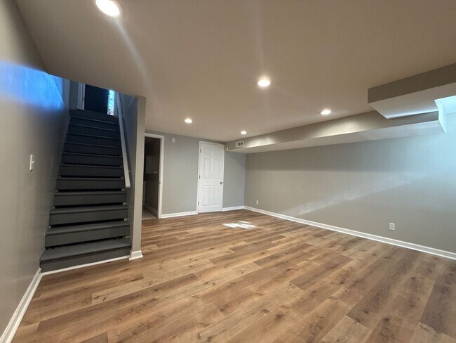 Building Photo - Three-Bedroom Home In Essex