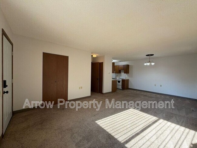 Building Photo - 11141 N 137th St