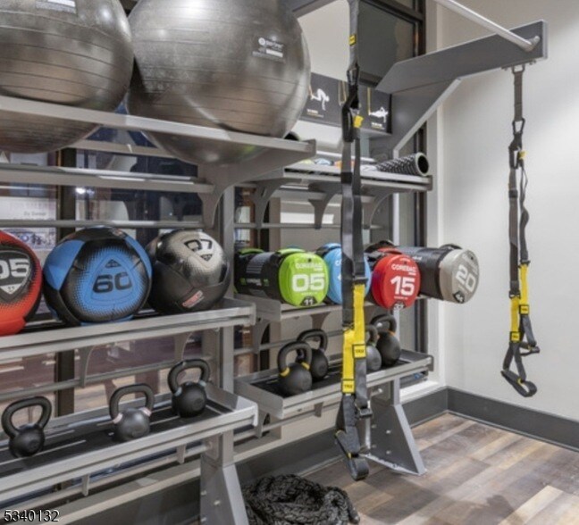 Building Photo - 100 Union St