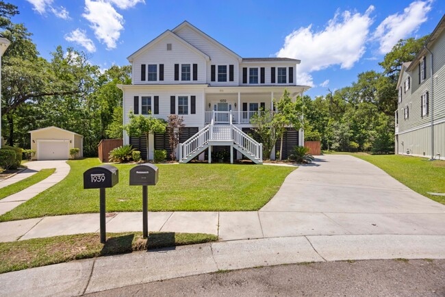 Building Photo - 1939 Chestnut Oak Ln