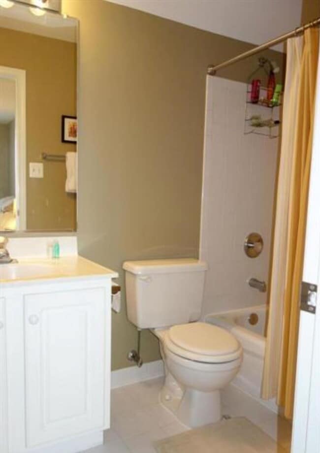 Hall Bath - 1439 N Scott St