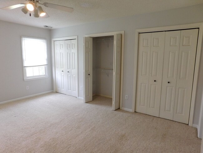 Building Photo - 210 Rivershore Dr