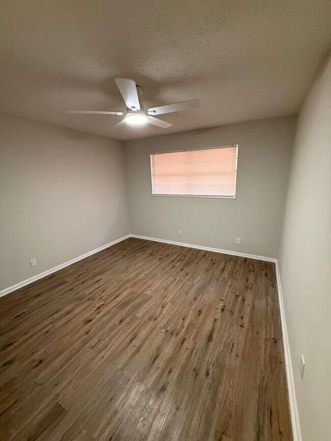 Building Photo - 1885 40th Ave