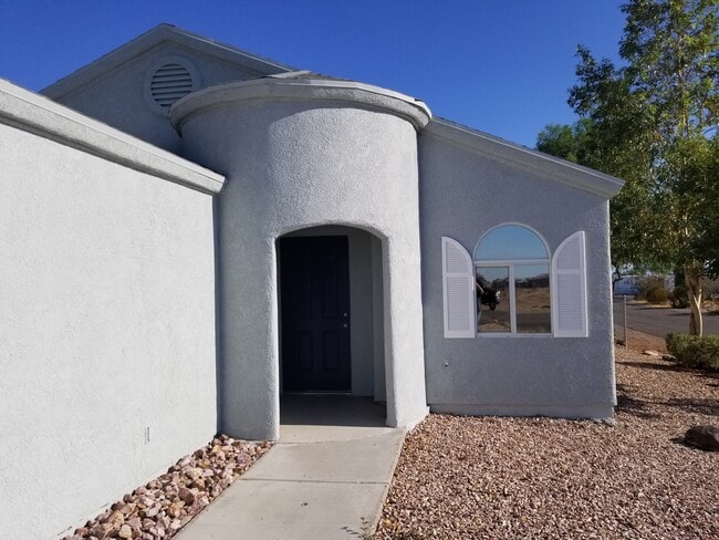 Building Photo - 1608 Valencia Rd