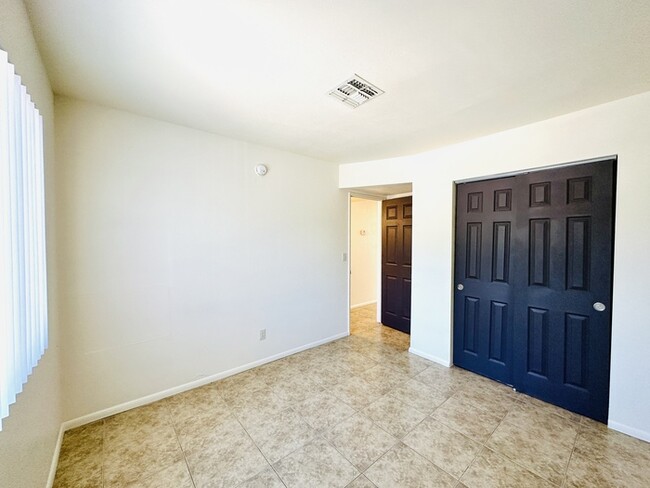 Building Photo - $500 Off New Years Special! Spacious 2 bed...