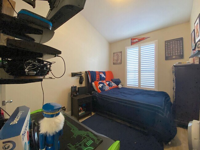 Building Photo - Northeast El Paso 3 bed with Refrig A/C and Solar Panels