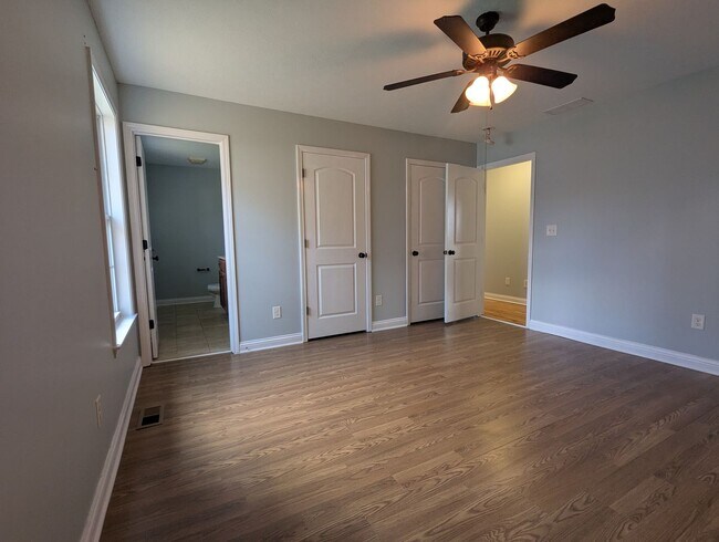 Building Photo - 3 Bedroom Home in Radcliff Near Ft. Knox!