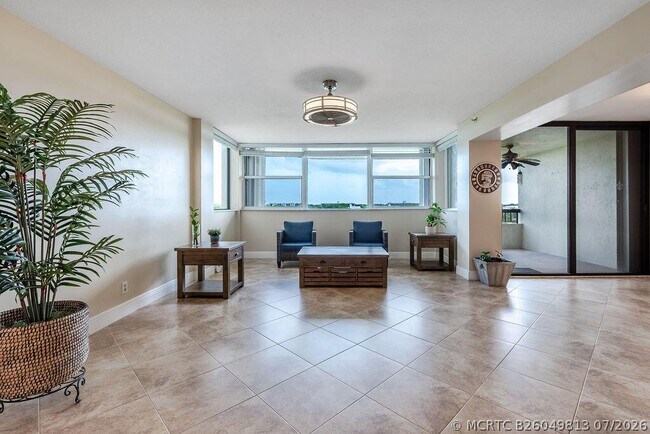 Building Photo - 6463 La Costa Dr