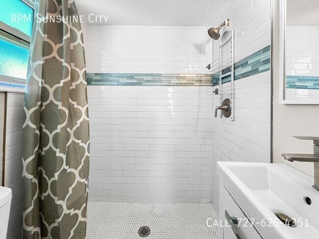 Building Photo - 14135 Palm St