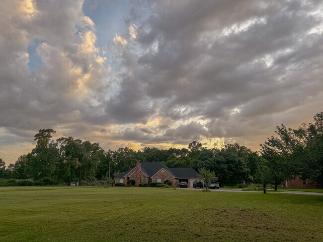 Primary Photo - 10565 Old Voth Rd