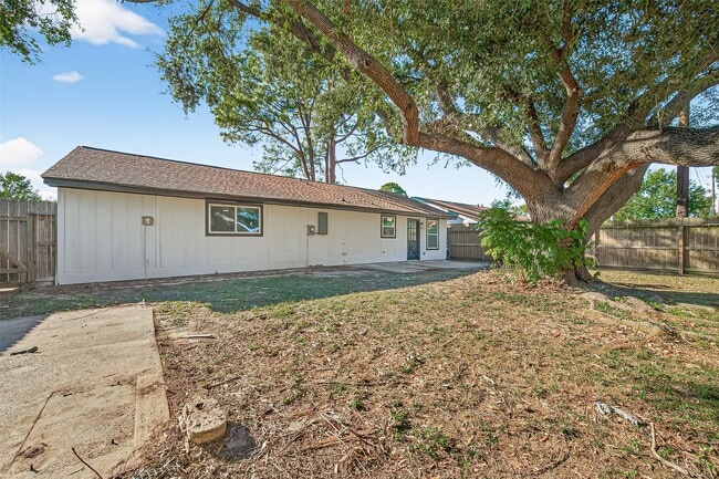 Building Photo - 11434 Loyola Dr