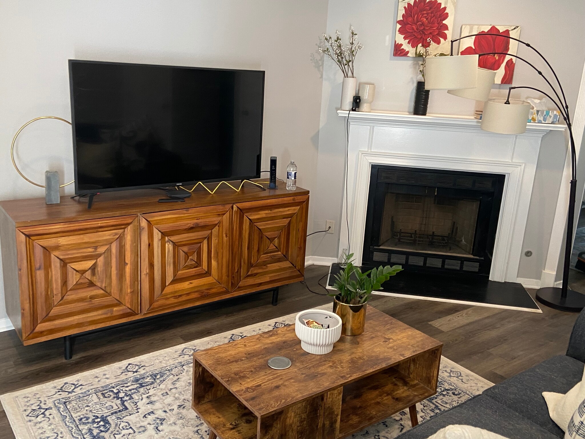 Building Photo - 5743 Wells Cir