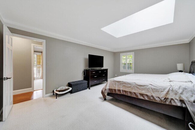 Building Photo - Lovely 3 Bed 2 Bath Ranch Home in South Park!