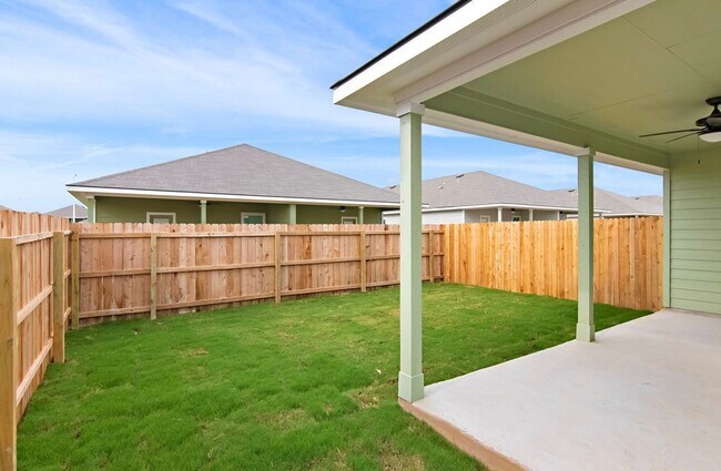 Building Photo - Luxury duplex in Seguin!