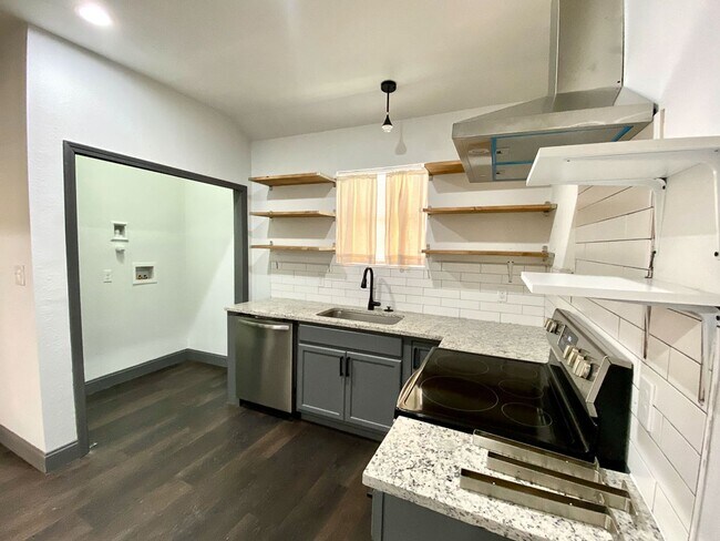 Building Photo - Dignowity Remodeled 3 bedroom 2 bath