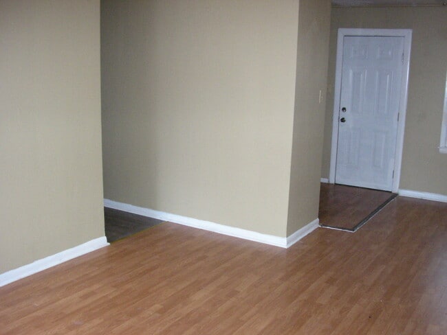 Building Photo - 1637 Johnson Dr