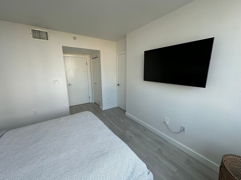 Building Photo - 800 Claughton Island Dr