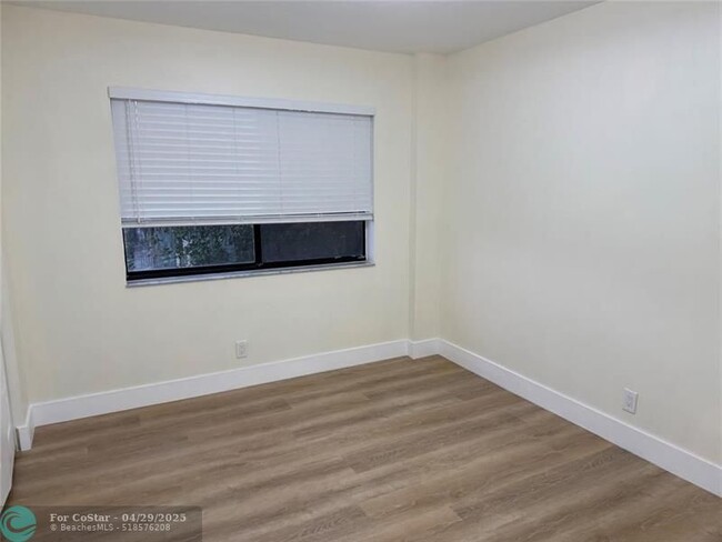 Building Photo - 8020 Hampton Blvd