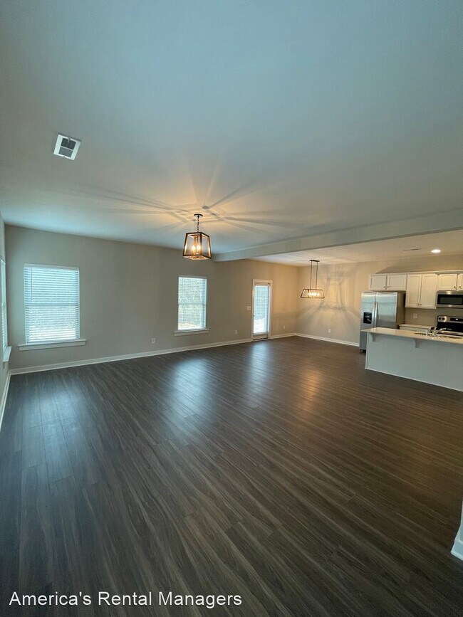Building Photo - 4 br, 2.5 bath House - 2120 Ellsworth Loop...