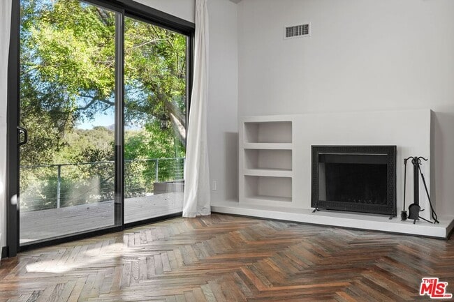 Building Photo - 21273 Entrada Rd