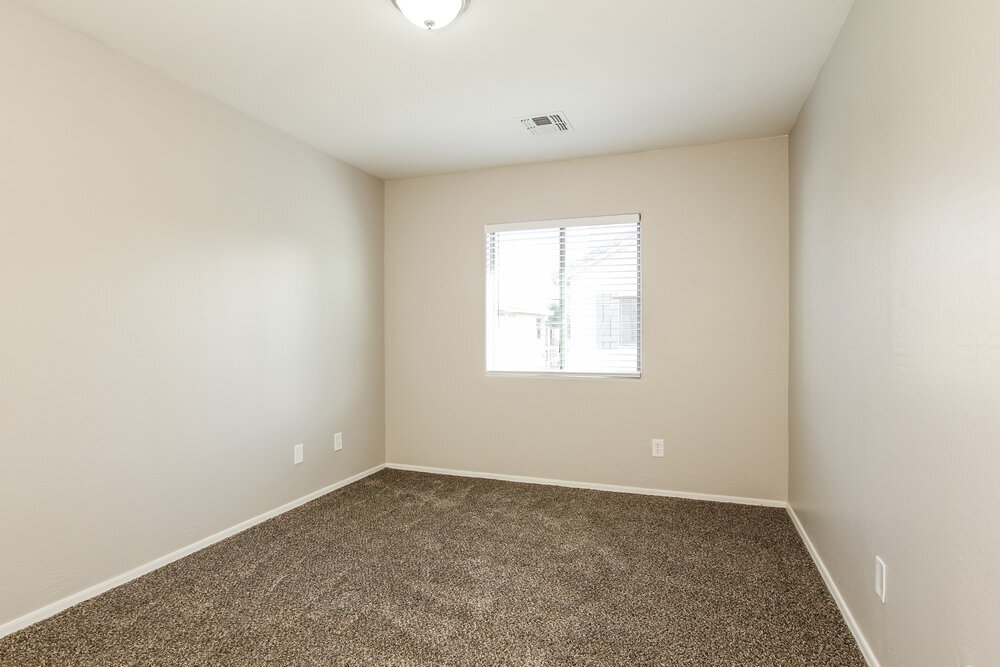 Building Photo - 943 E Agua Fria Ln